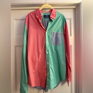Vineyard Vines Men Medium shirt. Classic Fit Tucker. Very good condition